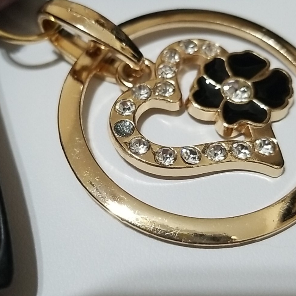 Oversized Bow Keychain - Picture 6 of 6